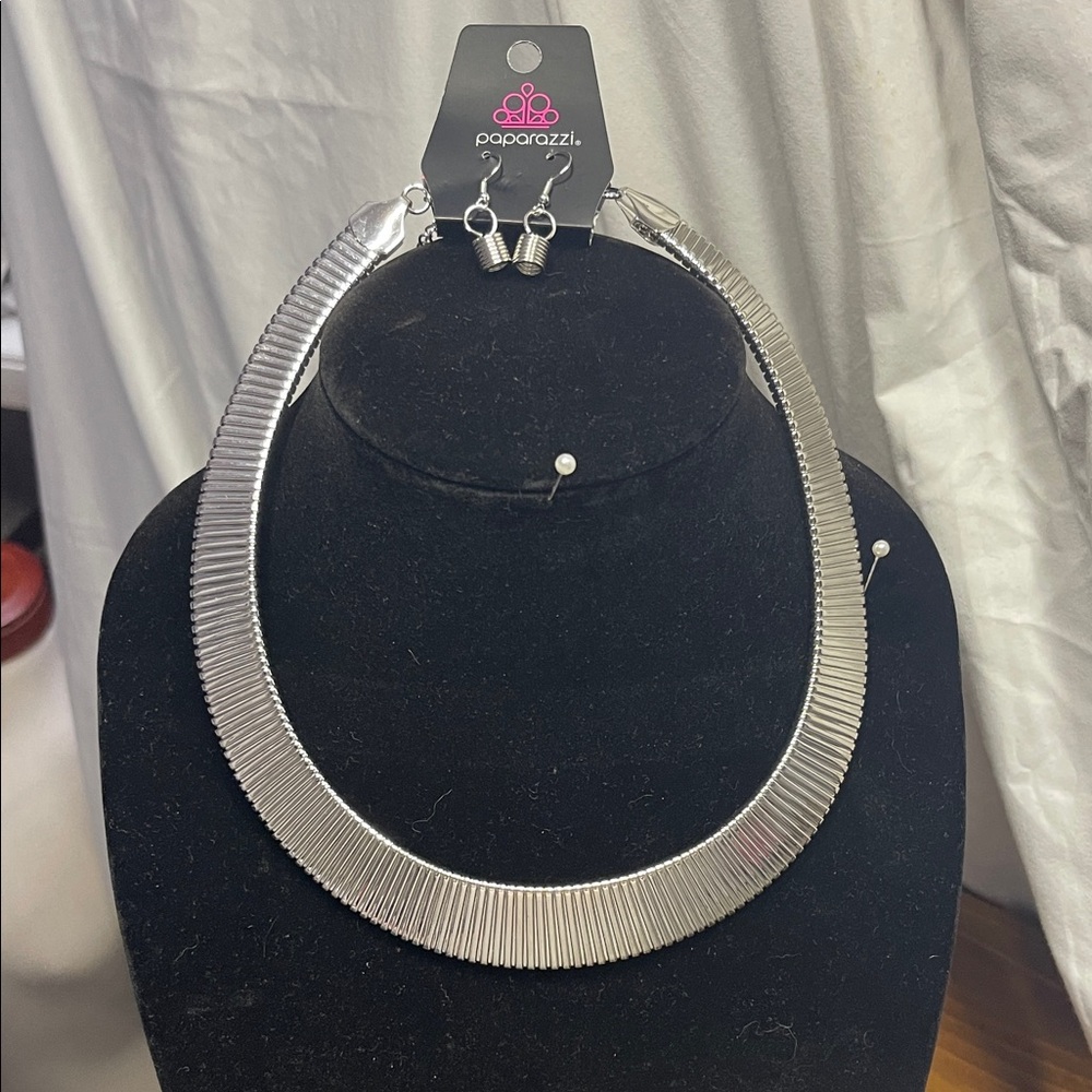 Paparazzi Gleaming Silver Necklace Set BNWT